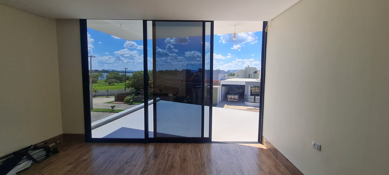 Ambiente com vidro instalado