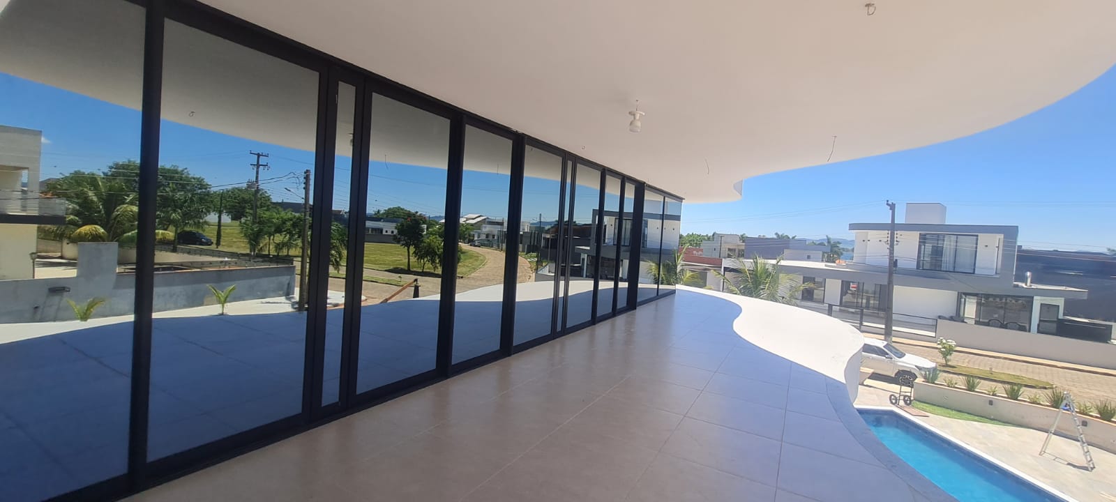 Projeto com acabamento em vidro